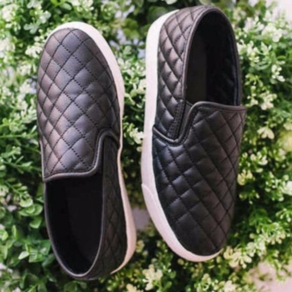 Comfy black Vegan Leather Quilted Slip on Sneakers - Picture 5 of 6